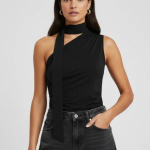 Halter one-shoulder crop top – open rug
