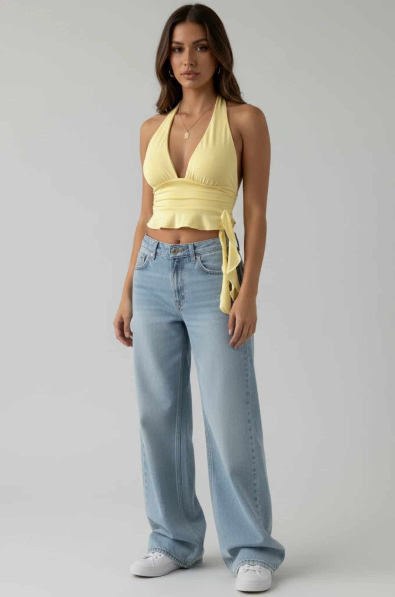 Deep V-neck top – plissé & slim