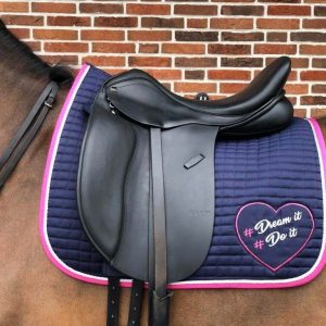 By Jill Zadeldekje – Kleurrijk, Motiverend & Comfortabel Zadeldek voor Paard